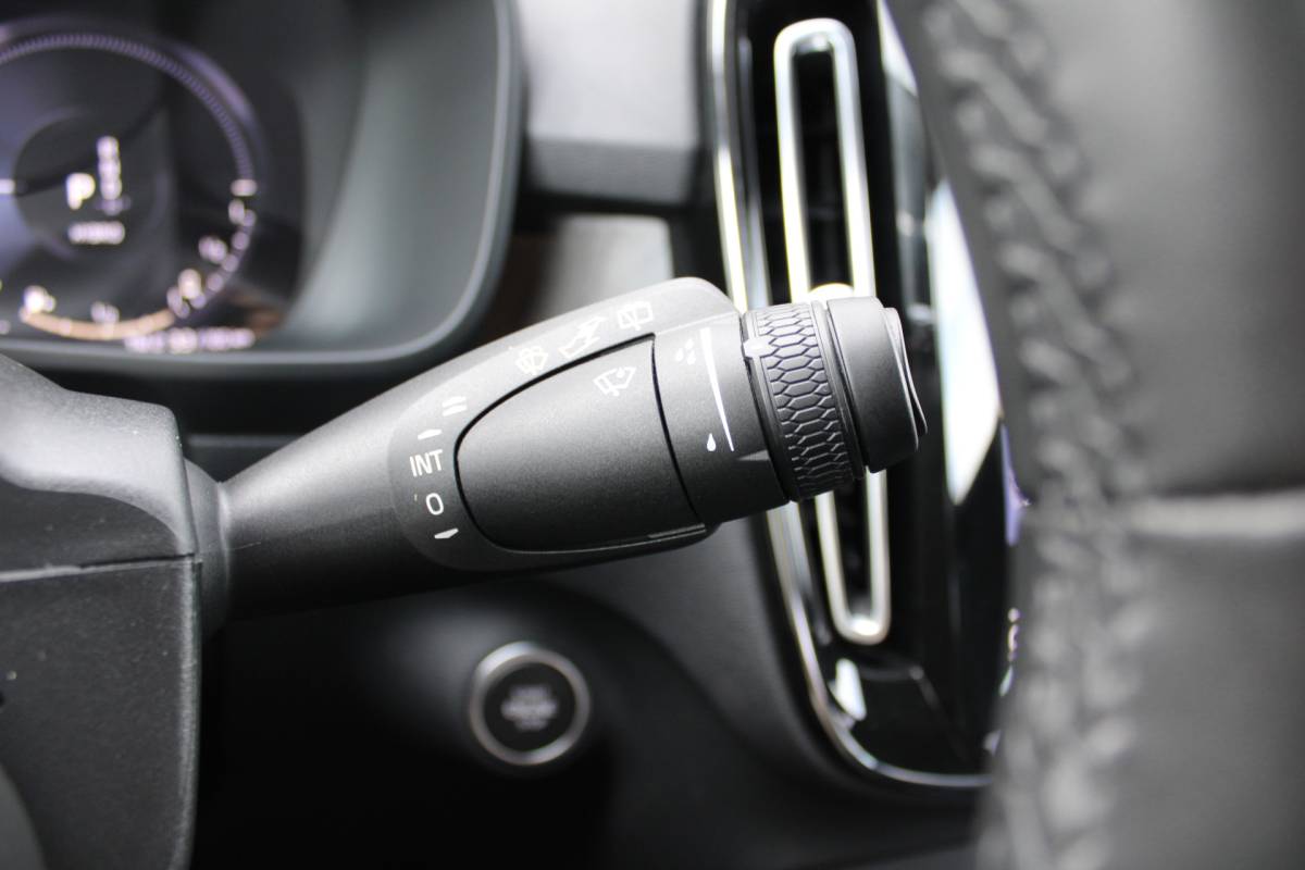 Volvo XC40 Volvo XC40 T5 Plug-in hybrid Plus Bright | H& K Audio | Memory | Trekhaak | Stoel/stuurverwarming | Camera | Climate | Leer |