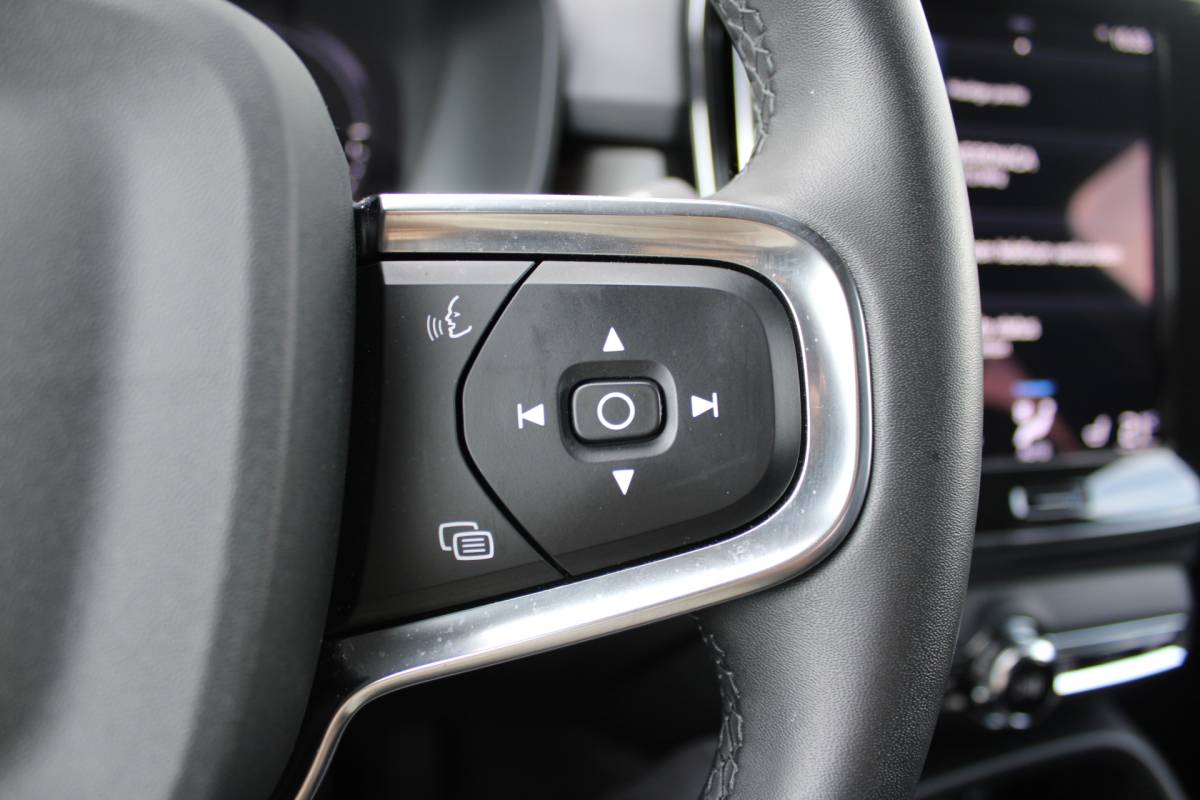 Volvo XC40 Volvo XC40 T5 Plug-in hybrid Plus Bright | H& K Audio | Memory | Trekhaak | Stoel/stuurverwarming | Camera | Climate | Leer |