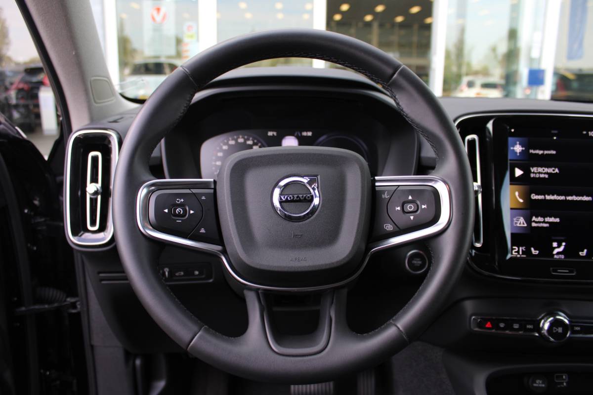 Volvo XC40 Volvo XC40 T5 Plug-in hybrid Plus Bright | H& K Audio | Memory | Trekhaak | Stoel/stuurverwarming | Camera | Climate | Leer |