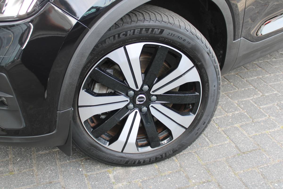 Volvo XC40 Volvo XC40 T5 Plug-in hybrid Plus Bright | H& K Audio | Memory | Trekhaak | Stoel/stuurverwarming | Camera | Climate | Leer |