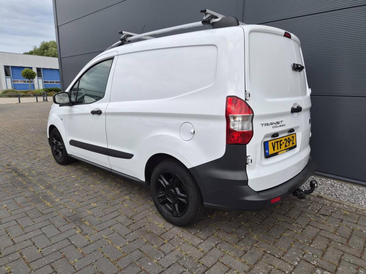 Ford Transit Courier Ford Transit Courier 1.0 Airco trekhaak Benzine 101 PK Marge