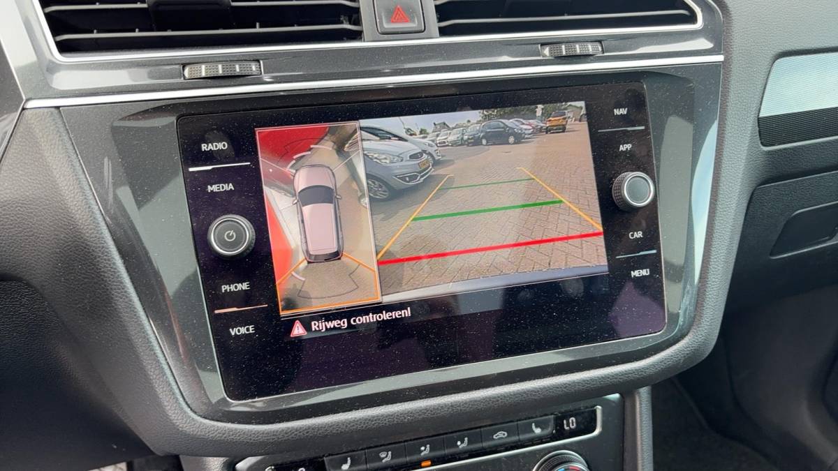 Volkswagen Tiguan Volkswagen Tiguan 1.4 TSI Comfortline Business R PANORAMADAK / STOELVERW / KEYLESS / 360GR CAMERA / CARPLAY / NAVI / CLIMA / NL-AUTO