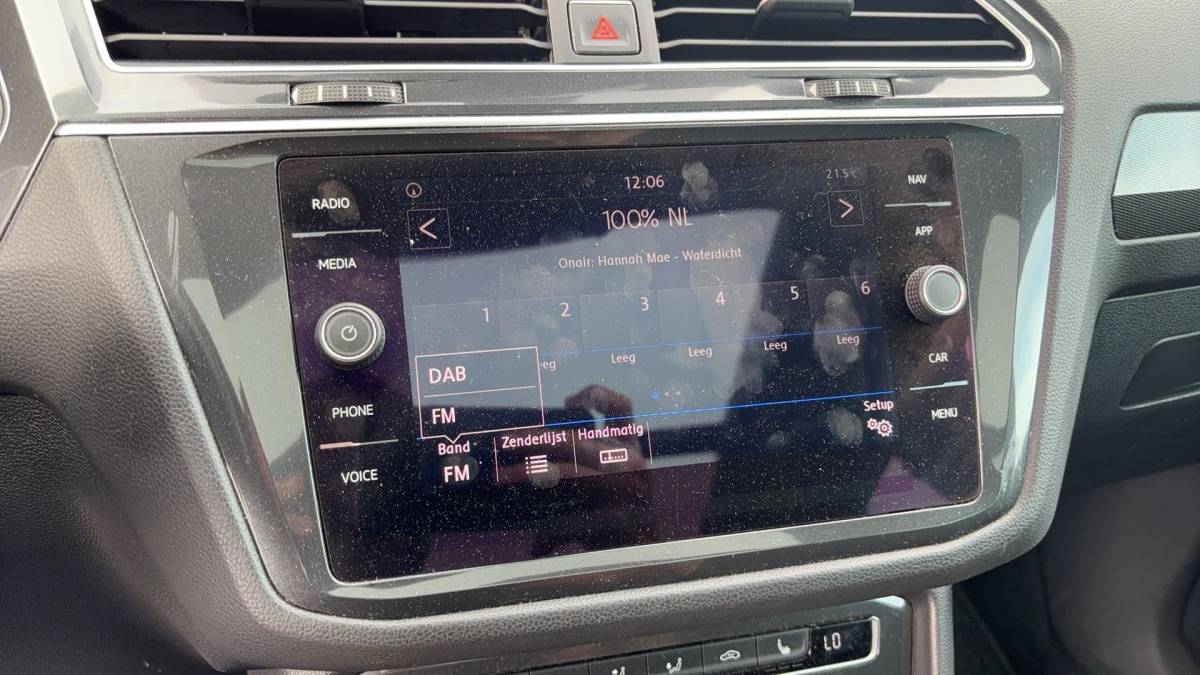 Volkswagen Tiguan Volkswagen Tiguan 1.4 TSI Comfortline Business R PANORAMADAK / STOELVERW / KEYLESS / 360GR CAMERA / CARPLAY / NAVI / CLIMA / NL-AUTO