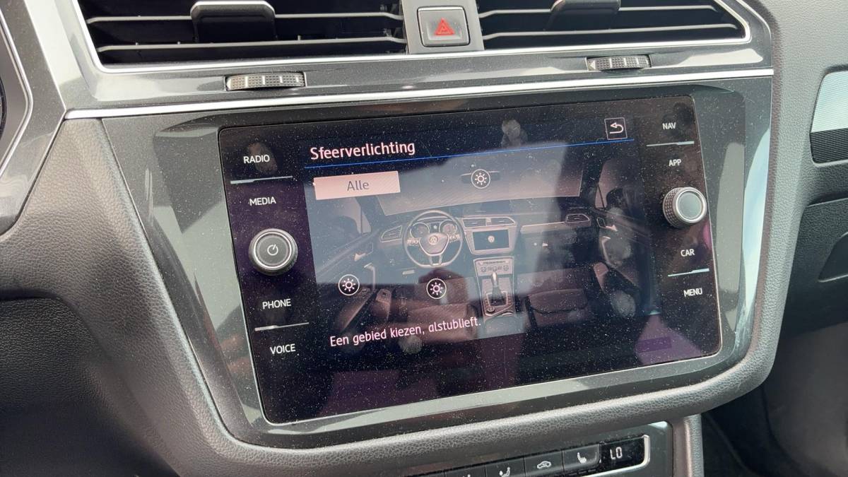 Volkswagen Tiguan Volkswagen Tiguan 1.4 TSI Comfortline Business R PANORAMADAK / STOELVERW / KEYLESS / 360GR CAMERA / CARPLAY / NAVI / CLIMA / NL-AUTO