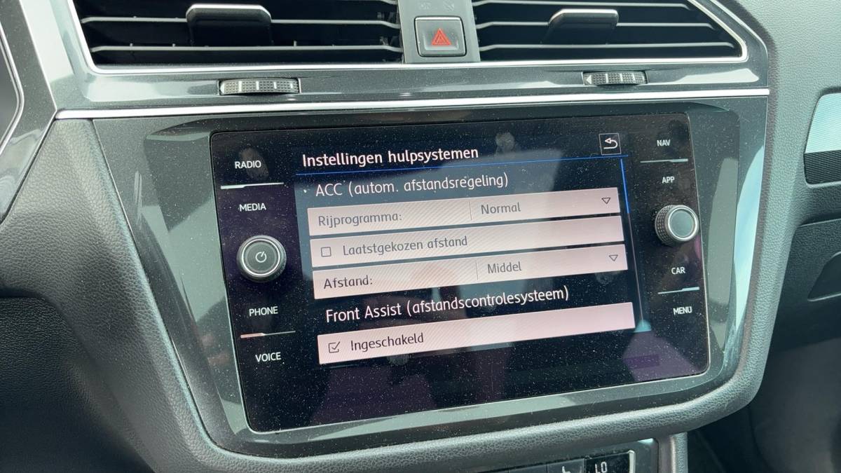 Volkswagen Tiguan Volkswagen Tiguan 1.4 TSI Comfortline Business R PANORAMADAK / STOELVERW / KEYLESS / 360GR CAMERA / CARPLAY / NAVI / CLIMA / NL-AUTO