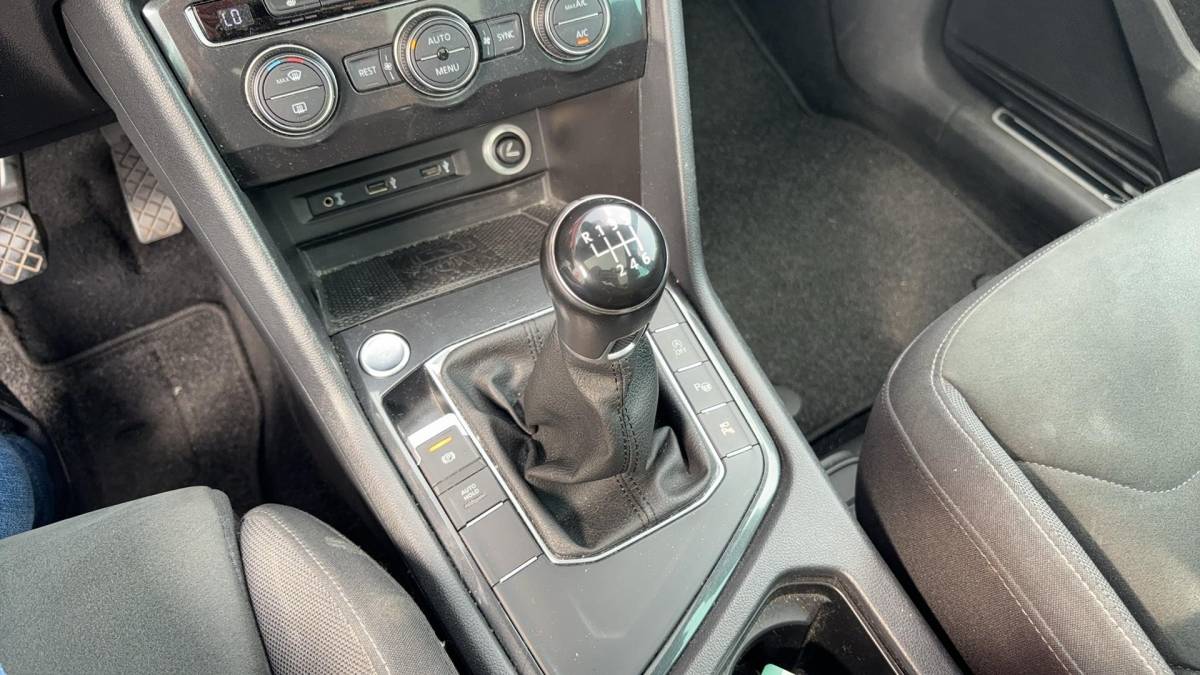 Volkswagen Tiguan Volkswagen Tiguan 1.4 TSI Comfortline Business R PANORAMADAK / STOELVERW / KEYLESS / 360GR CAMERA / CARPLAY / NAVI / CLIMA / NL-AUTO