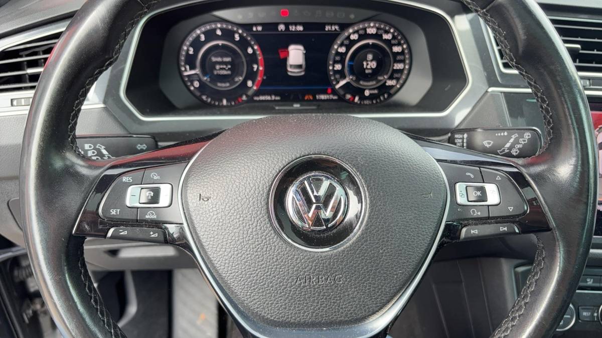Volkswagen Tiguan Volkswagen Tiguan 1.4 TSI Comfortline Business R PANORAMADAK / STOELVERW / KEYLESS / 360GR CAMERA / CARPLAY / NAVI / CLIMA / NL-AUTO