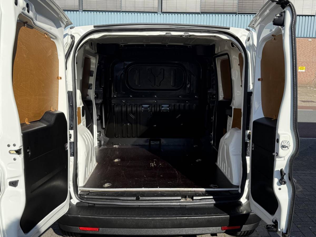 Fiat Doblò Fiat Doblò Cargo 1.6 MJ L1H1 S Basis