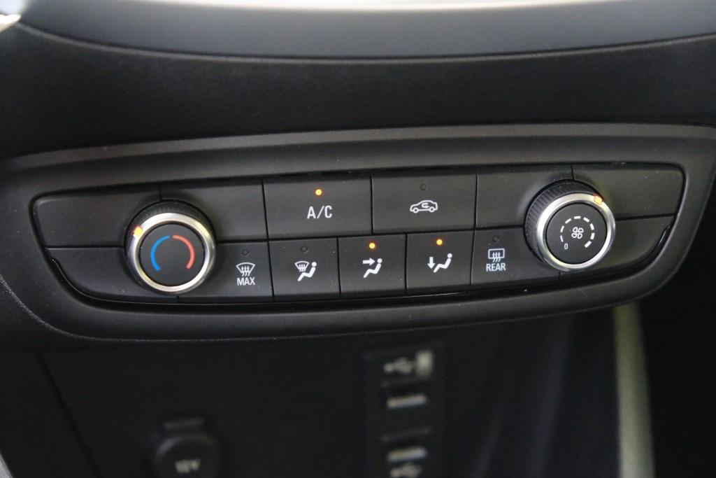Opel Crossland X Opel Crossland X 1.2 82pk Online Edition | Navi | App Connect | Airco | Cruise | PDC | Trekhaak