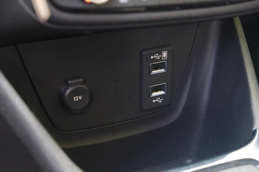 Opel Crossland X Opel Crossland X 1.2 82pk Online Edition | Navi | App Connect | Airco | Cruise | PDC | Trekhaak