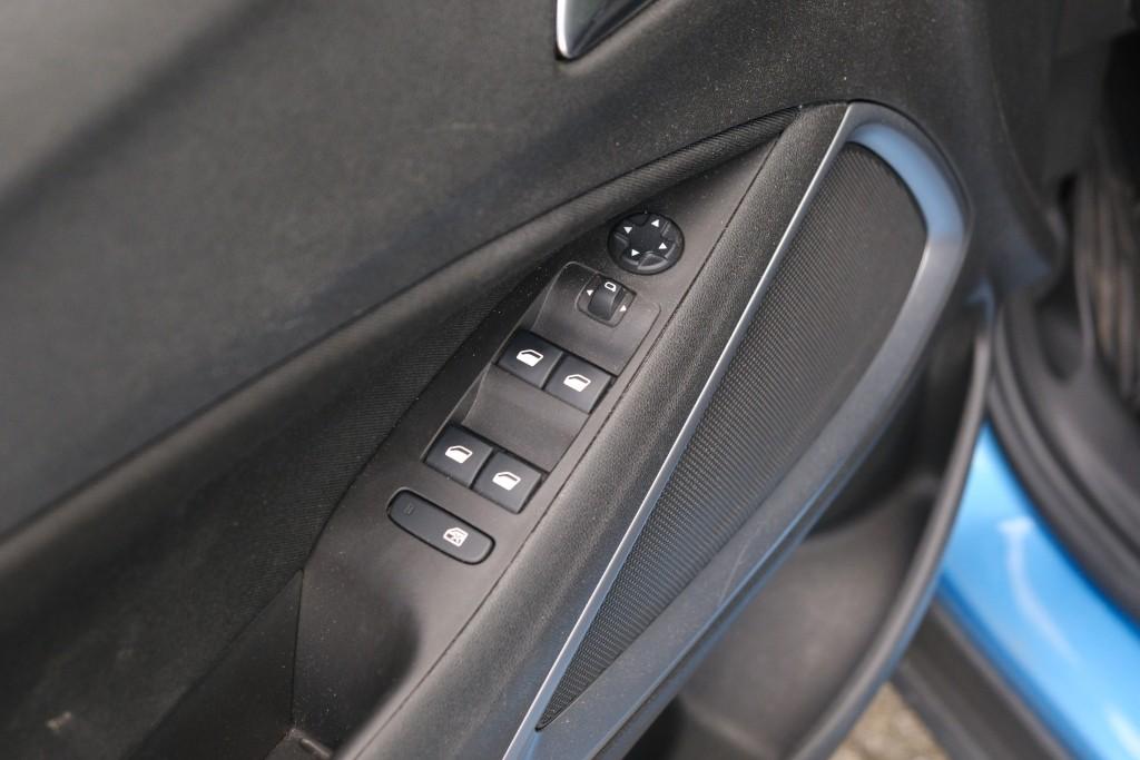 Opel Crossland X Opel Crossland X 1.2 82pk Online Edition | Navi | App Connect | Airco | Cruise | PDC | Trekhaak