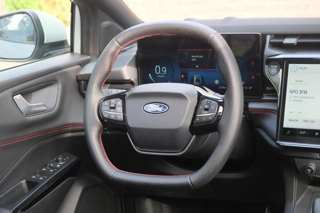 Ford Puma Ford Puma 1.0 EcoBoost Hybrid 155pk Aut. ST-Line X | Navi | App Connect | Adaptive Cruise | 360° Camera | Panoramadak | Elektrische Achterklep | Winter Pakket