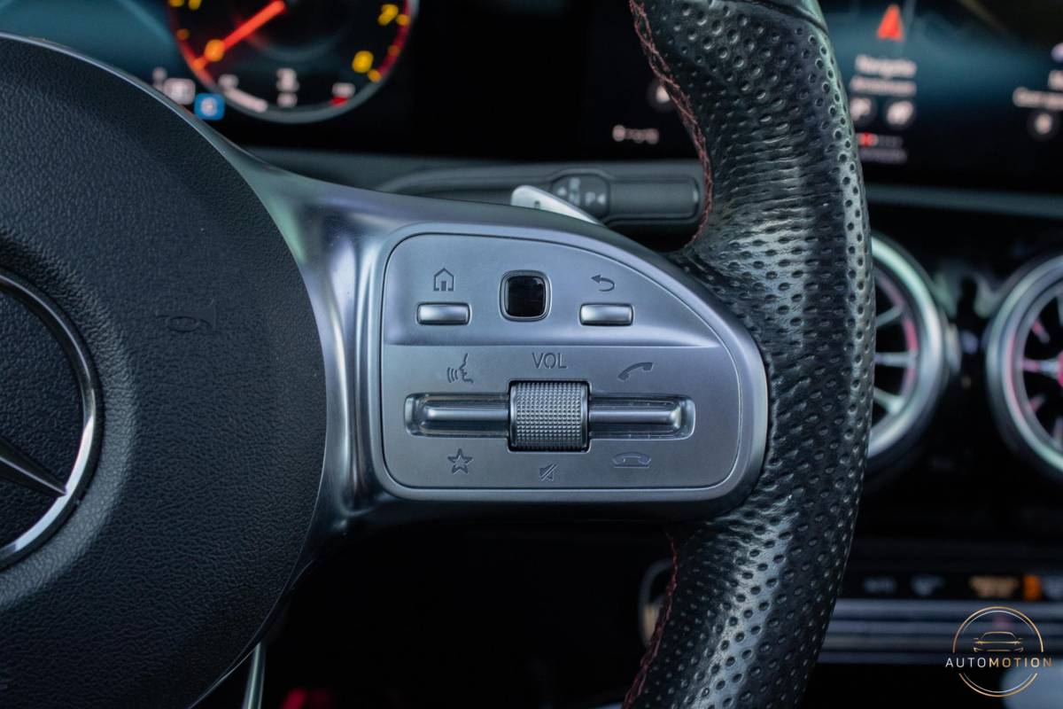 Mercedes-Benz CLA Mercedes-Benz CLA-klasse 180 Business Solution AMG PANO CAMERA HUD LED STOELVERWARMING