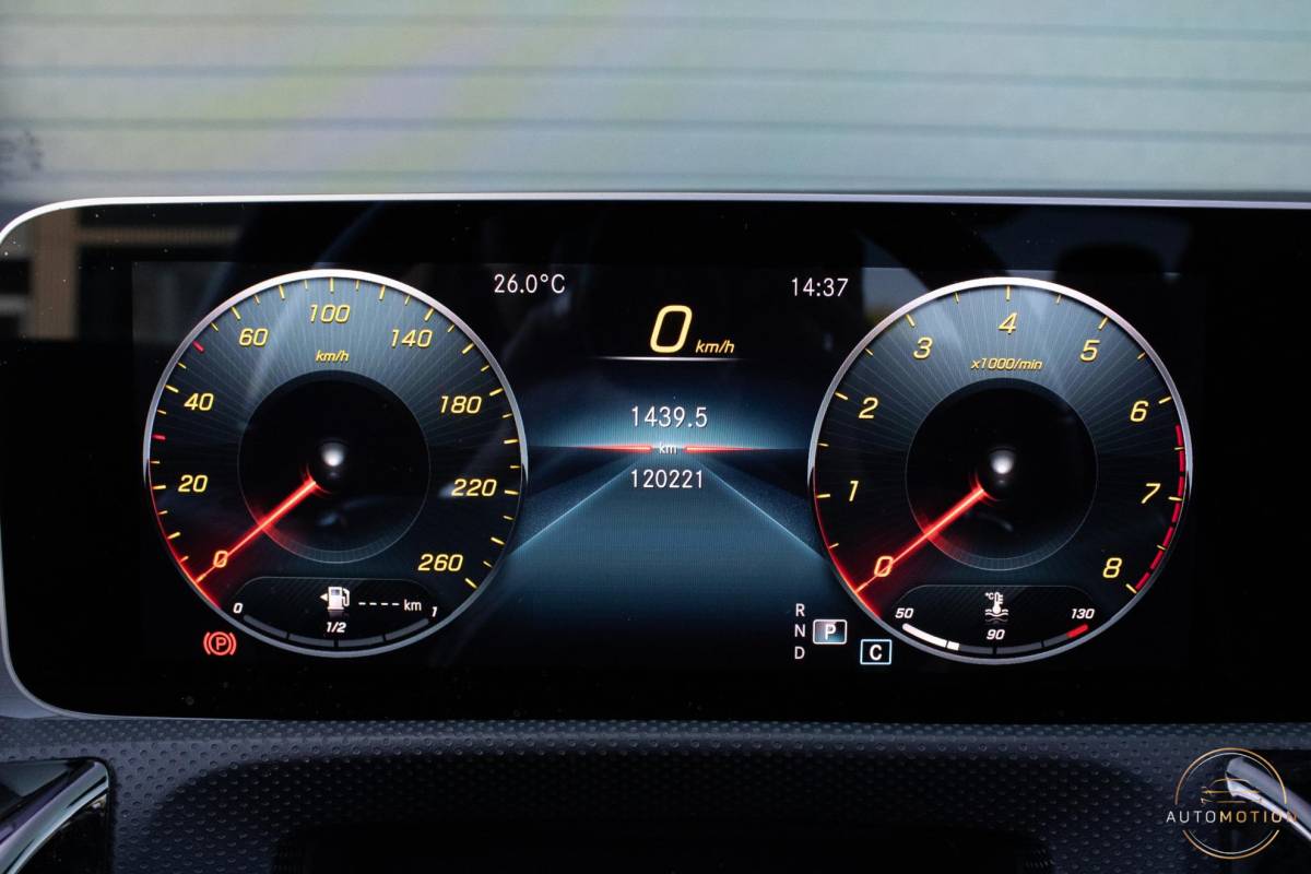 Mercedes-Benz CLA Mercedes-Benz CLA-klasse 180 Business Solution AMG PANO CAMERA HUD LED STOELVERWARMING