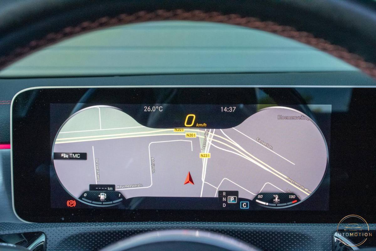Mercedes-Benz CLA Mercedes-Benz CLA-klasse 180 Business Solution AMG PANO CAMERA HUD LED STOELVERWARMING