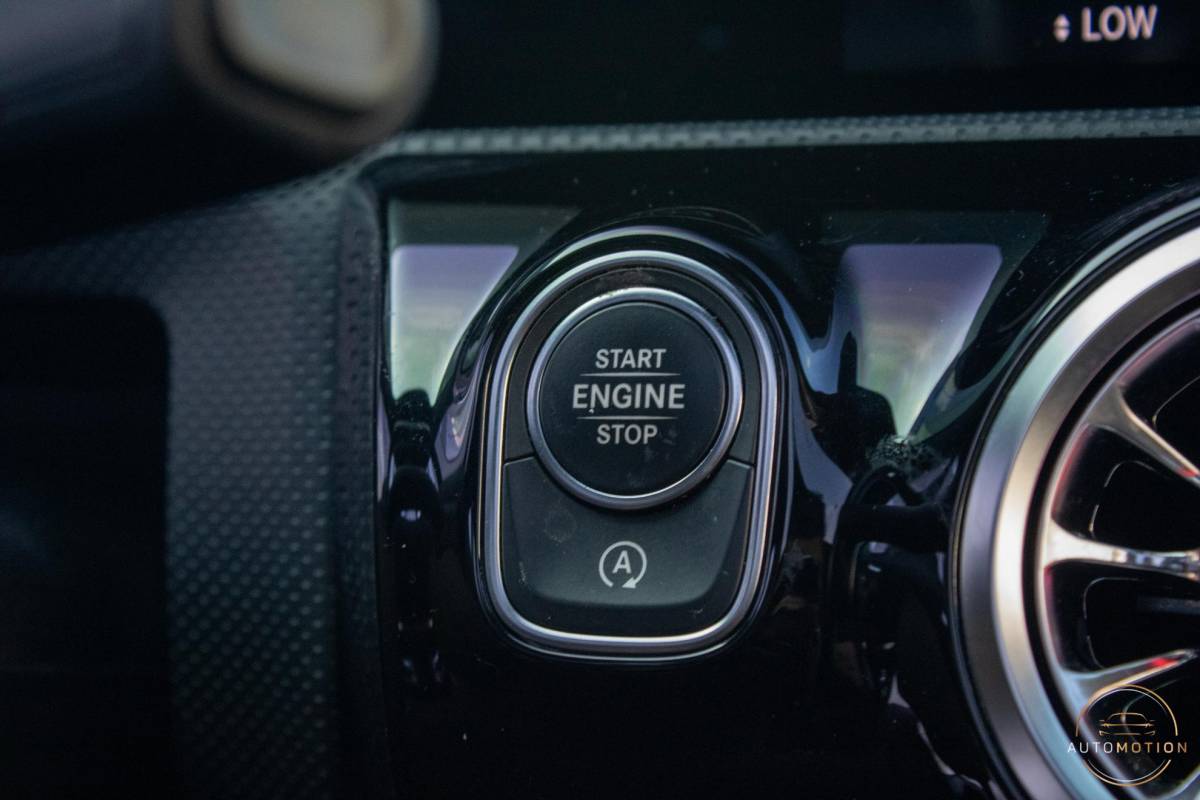 Mercedes-Benz CLA Mercedes-Benz CLA-klasse 180 Business Solution AMG PANO CAMERA HUD LED STOELVERWARMING