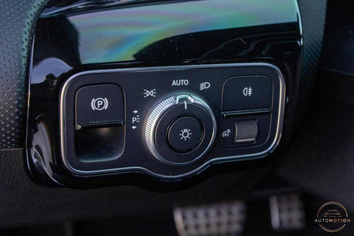 Mercedes-Benz CLA Mercedes-Benz CLA-klasse 180 Business Solution AMG PANO CAMERA HUD LED STOELVERWARMING