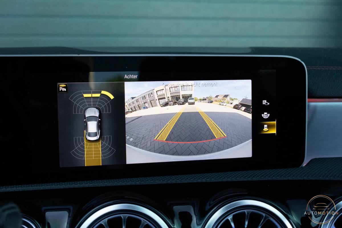 Mercedes-Benz CLA Mercedes-Benz CLA-klasse 180 Business Solution AMG PANO CAMERA HUD LED STOELVERWARMING