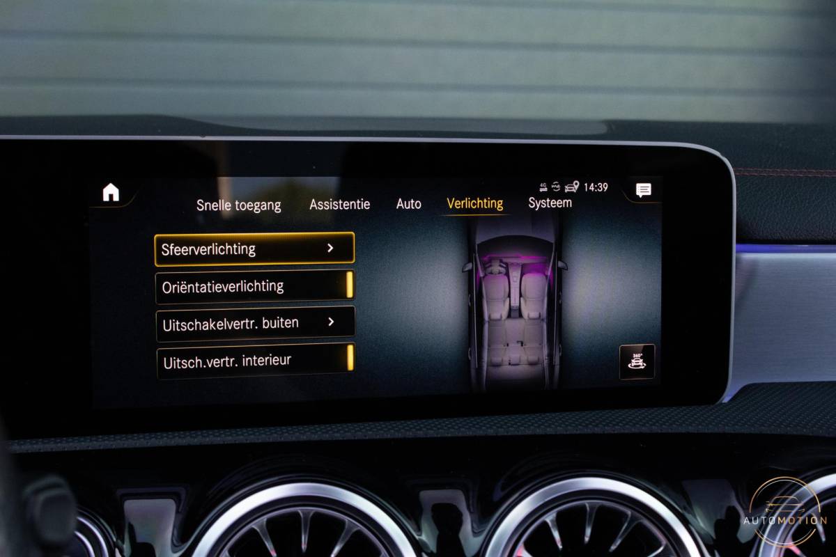 Mercedes-Benz CLA Mercedes-Benz CLA-klasse 180 Business Solution AMG PANO CAMERA HUD LED STOELVERWARMING