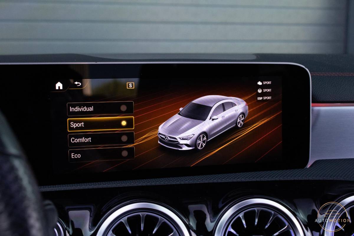 Mercedes-Benz CLA Mercedes-Benz CLA-klasse 180 Business Solution AMG PANO CAMERA HUD LED STOELVERWARMING