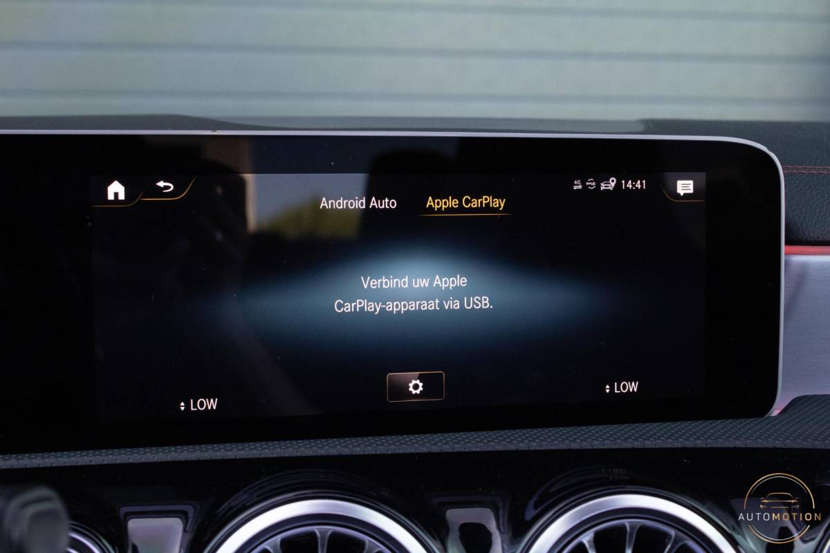 Mercedes-Benz CLA Mercedes-Benz CLA-klasse 180 Business Solution AMG PANO CAMERA HUD LED STOELVERWARMING
