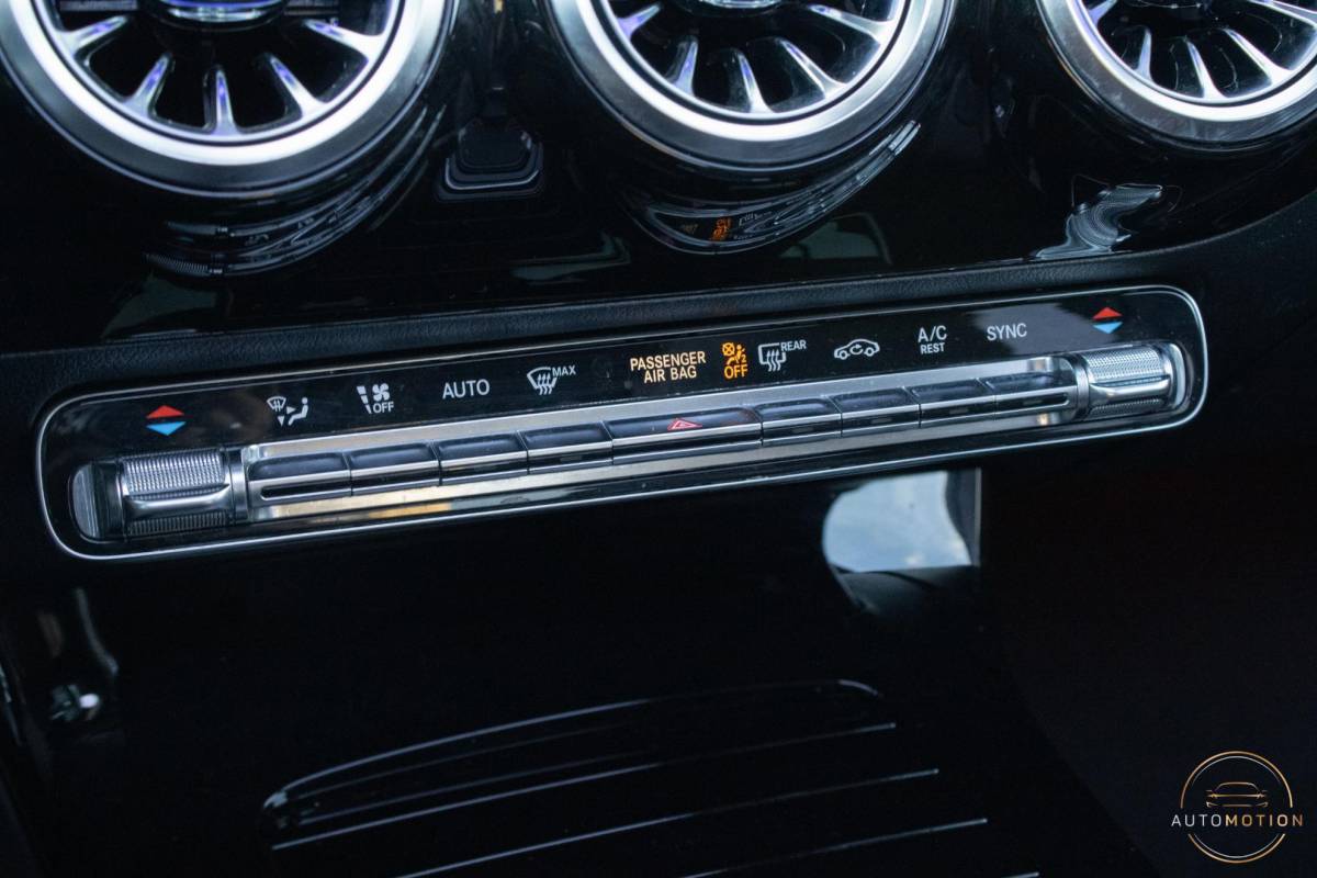 Mercedes-Benz CLA Mercedes-Benz CLA-klasse 180 Business Solution AMG PANO CAMERA HUD LED STOELVERWARMING