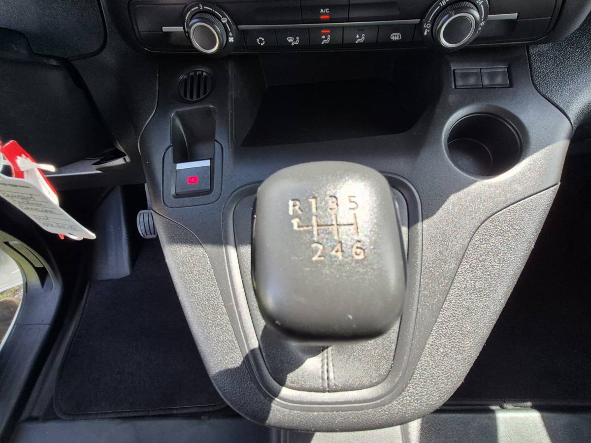Peugeot Partner Peugeot Partner 1.2 PureTech Navi Airco Cruise