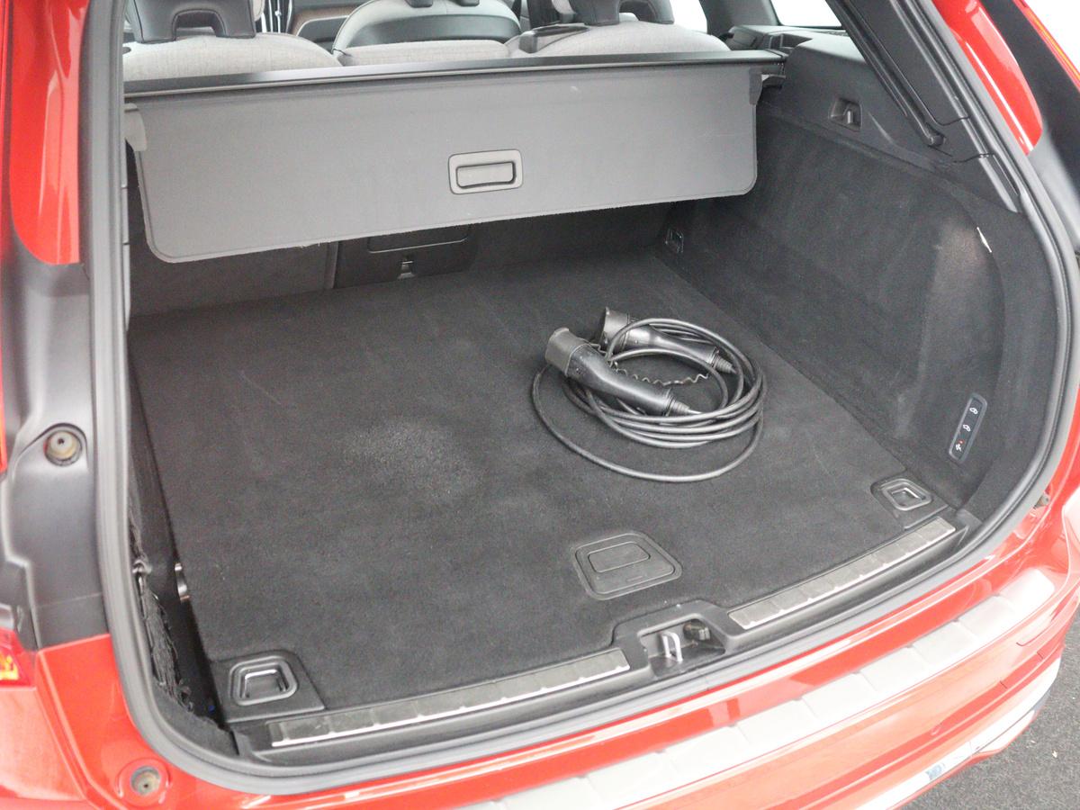 Volvo XC60 Volvo XC60 2.0 T6 Plug-in hybrid AWD Inscription Exclusive | SOH 91,3% | Panoramadak | Memory |  Adaptive cruise | Stuur/stoelverwarming | Carplay | Harman/Kardon | 360 camera | Trekhaak
