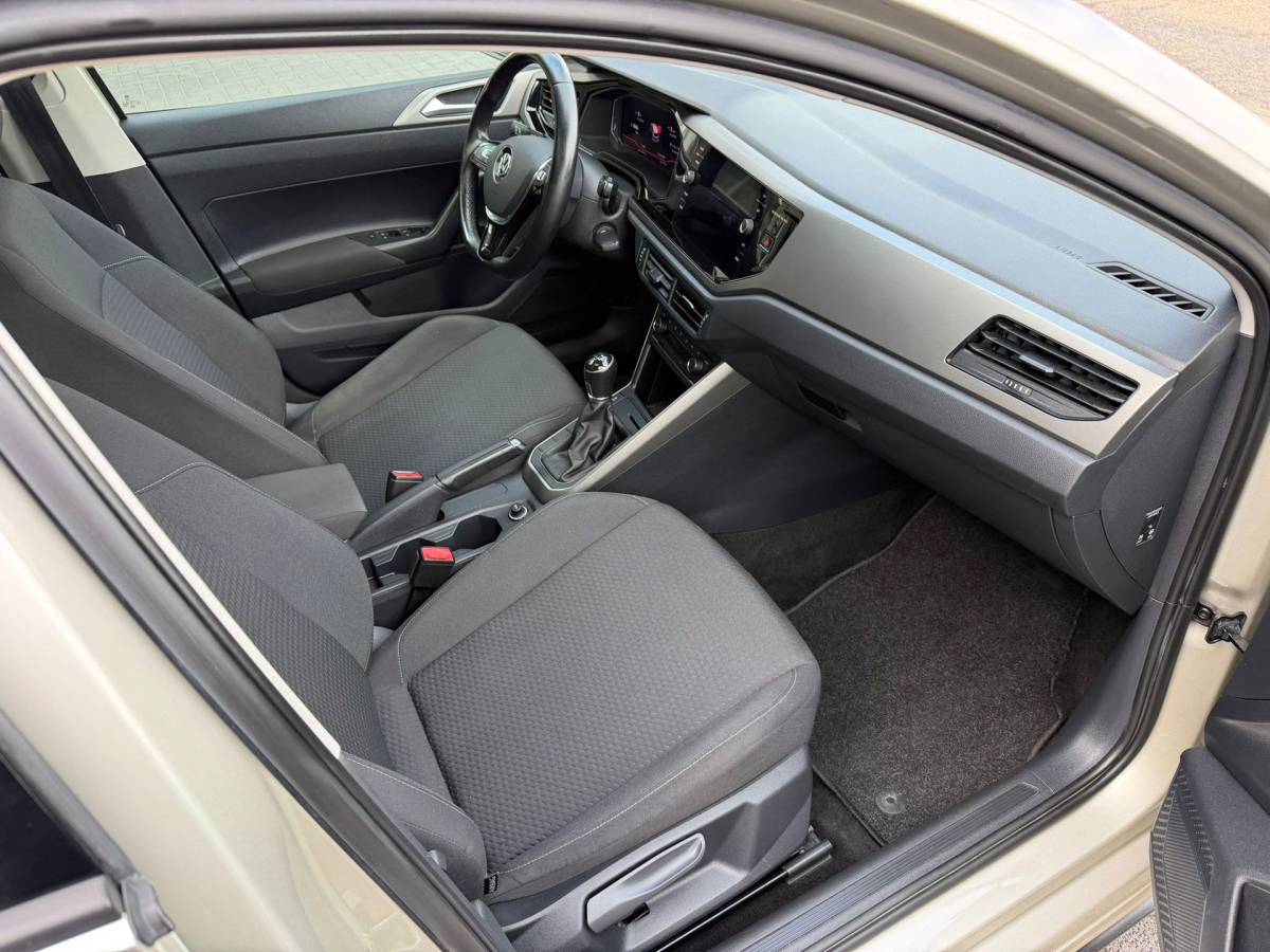Volkswagen Polo Volkswagen Polo 1.0 TSI R-Line handgeschakeld Panoramadak,Acc,Apple Carpl,Climate Contr,Camera A,,NavigatieNL auto,Virtual dashb