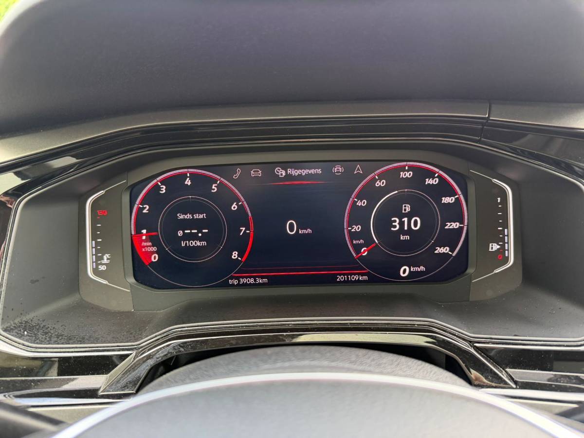 Volkswagen Polo Volkswagen Polo 1.0 TSI R-Line handgeschakeld Panoramadak,Acc,Apple Carpl,Climate Contr,Camera A,,NavigatieNL auto,Virtual dashb