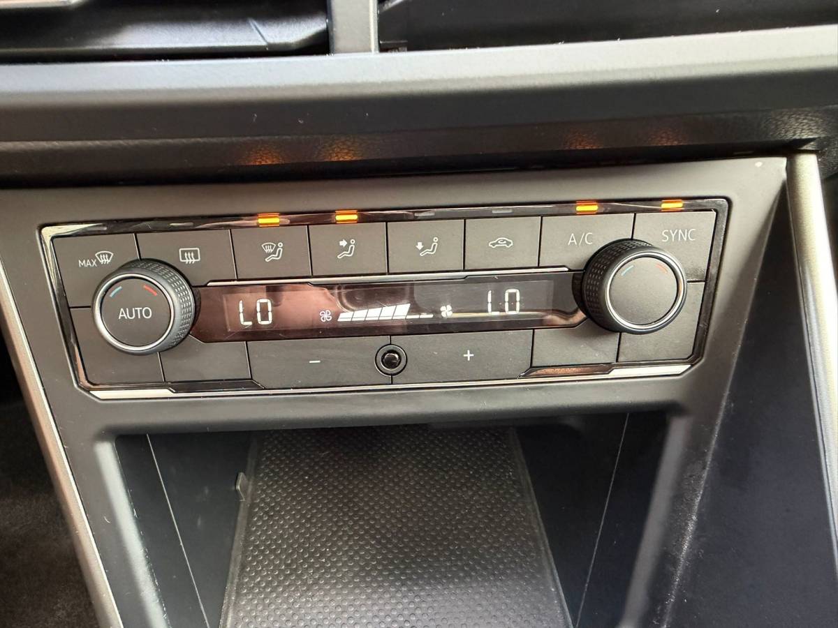 Volkswagen Polo Volkswagen Polo 1.0 TSI R-Line handgeschakeld Panoramadak,Acc,Apple Carpl,Climate Contr,Camera A,,NavigatieNL auto,Virtual dashb
