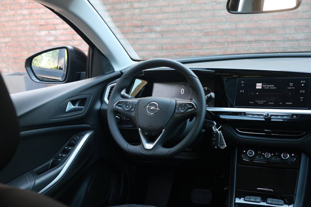 Opel Grandland Opel Grandland 1.2 Turbo 130pk EAT8 GS | Navi | App Connect | Adaptive Cruise | Camera | Alcantara | Winter Pakket