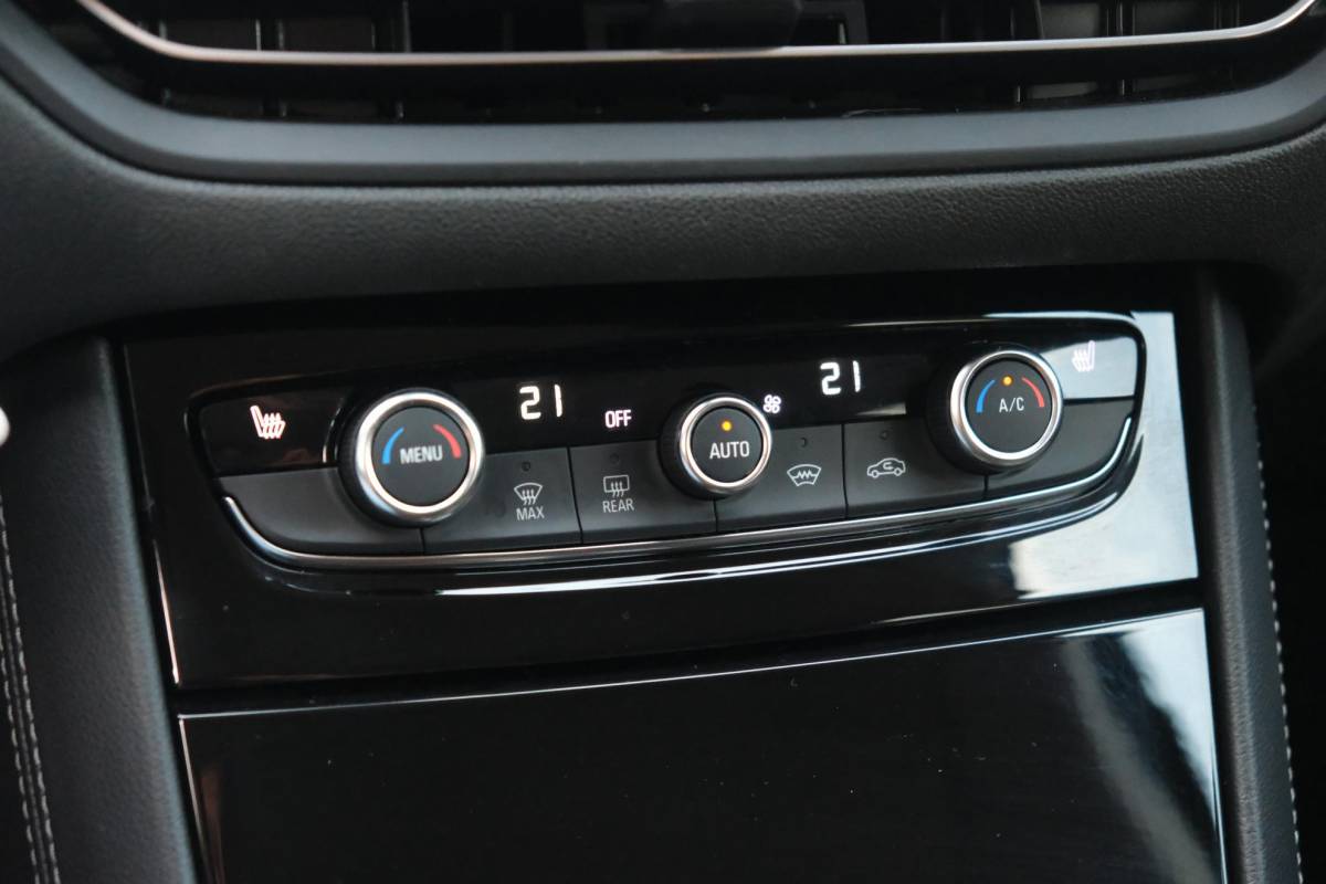 Opel Grandland Opel Grandland 1.2 Turbo 130pk EAT8 GS | Navi | App Connect | Adaptive Cruise | Camera | Alcantara | Winter Pakket