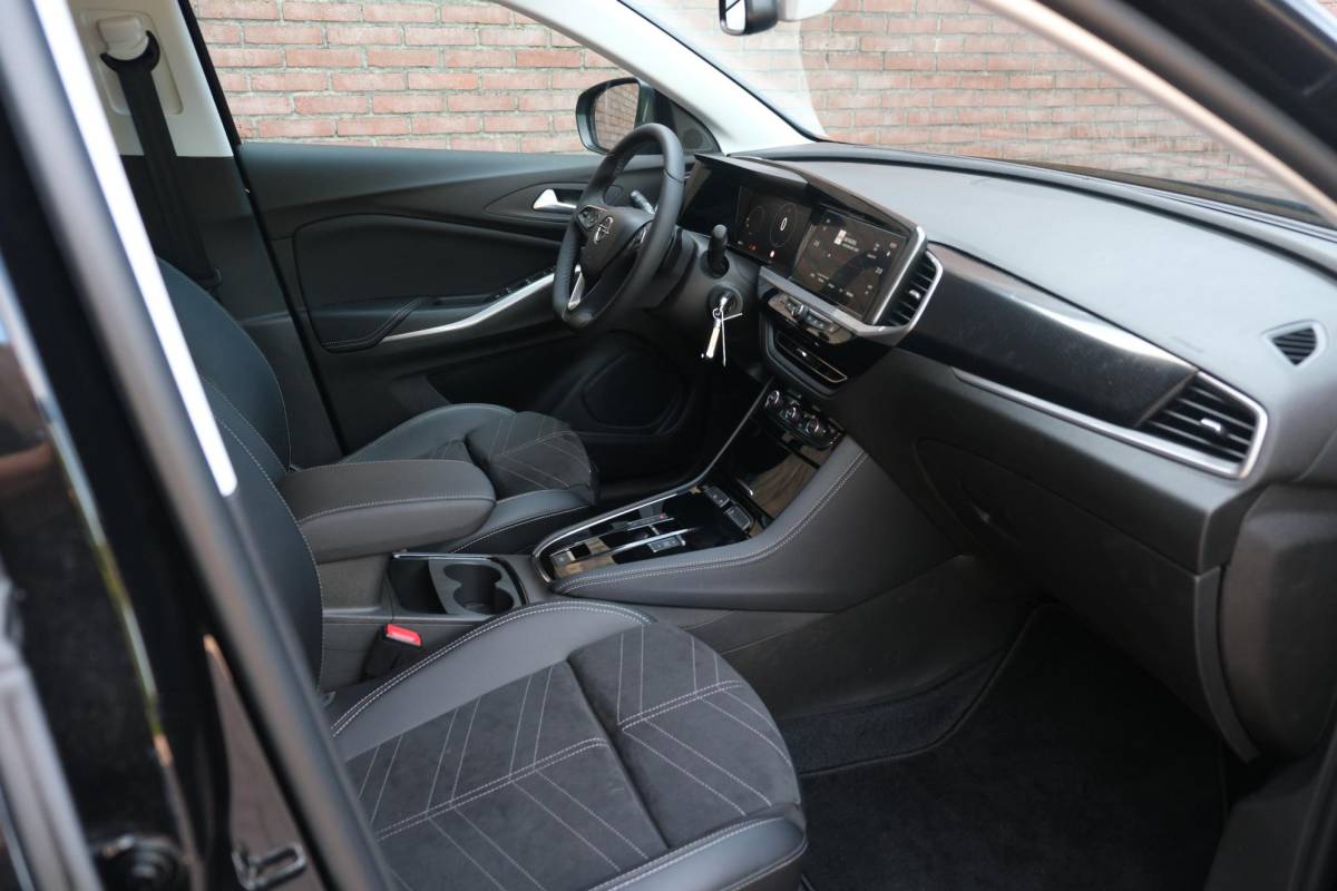 Opel Grandland Opel Grandland 1.2 Turbo 130pk EAT8 GS | Navi | App Connect | Adaptive Cruise | Camera | Alcantara | Winter Pakket