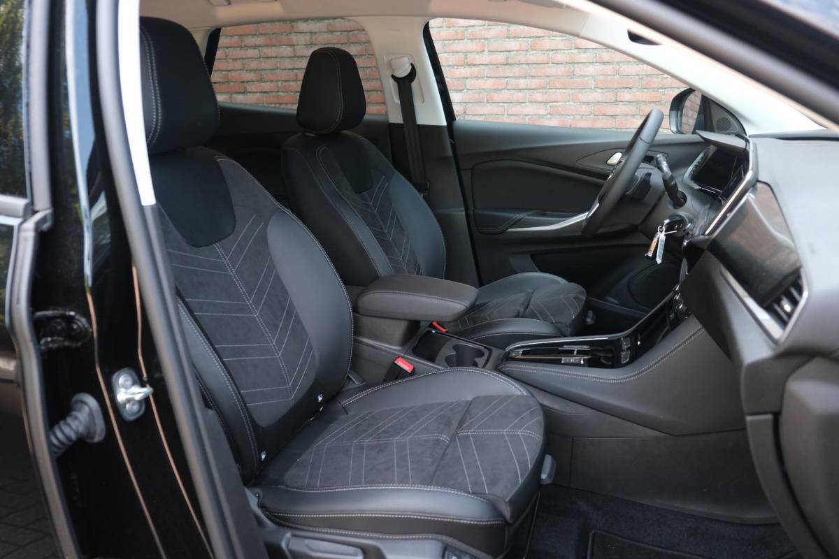 Opel Grandland Opel Grandland 1.2 Turbo 130pk EAT8 GS | Navi | App Connect | Adaptive Cruise | Camera | Alcantara | Winter Pakket