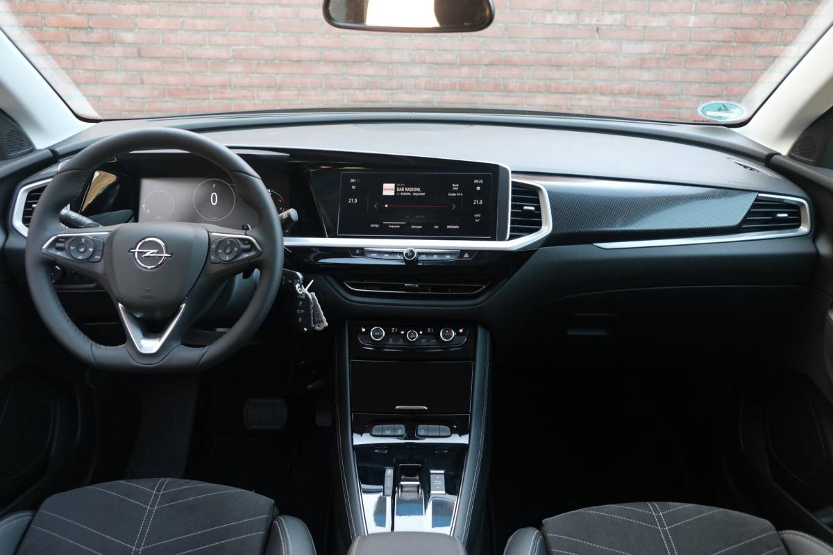 Opel Grandland Opel Grandland 1.2 Turbo 130pk EAT8 GS | Navi | App Connect | Adaptive Cruise | Camera | Alcantara | Winter Pakket