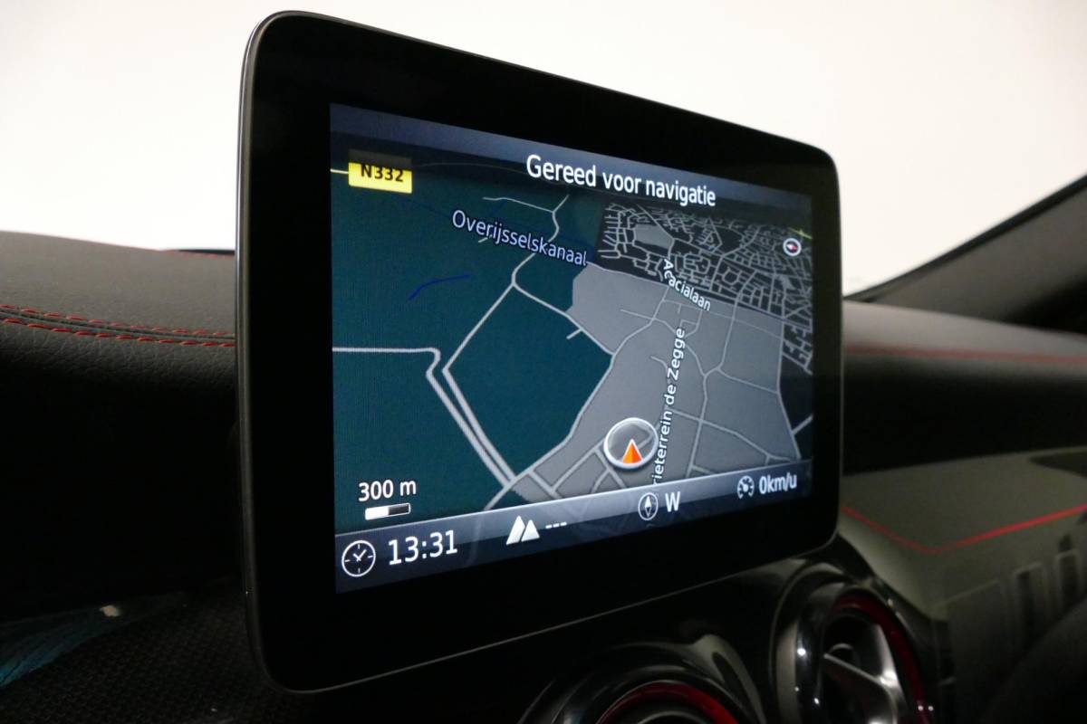 Mercedes-Benz GLA Mercedes-Benz GLA-klasse AMG 45 4MATIC Premium Plus / UNIEK / Panoramadak / AMG Performance sport-uitlaat / Stoelverwarming / Achteruitrijcamera / LED High Performance koplampen / Cruise Control / 20” LMV / Rode remzadels