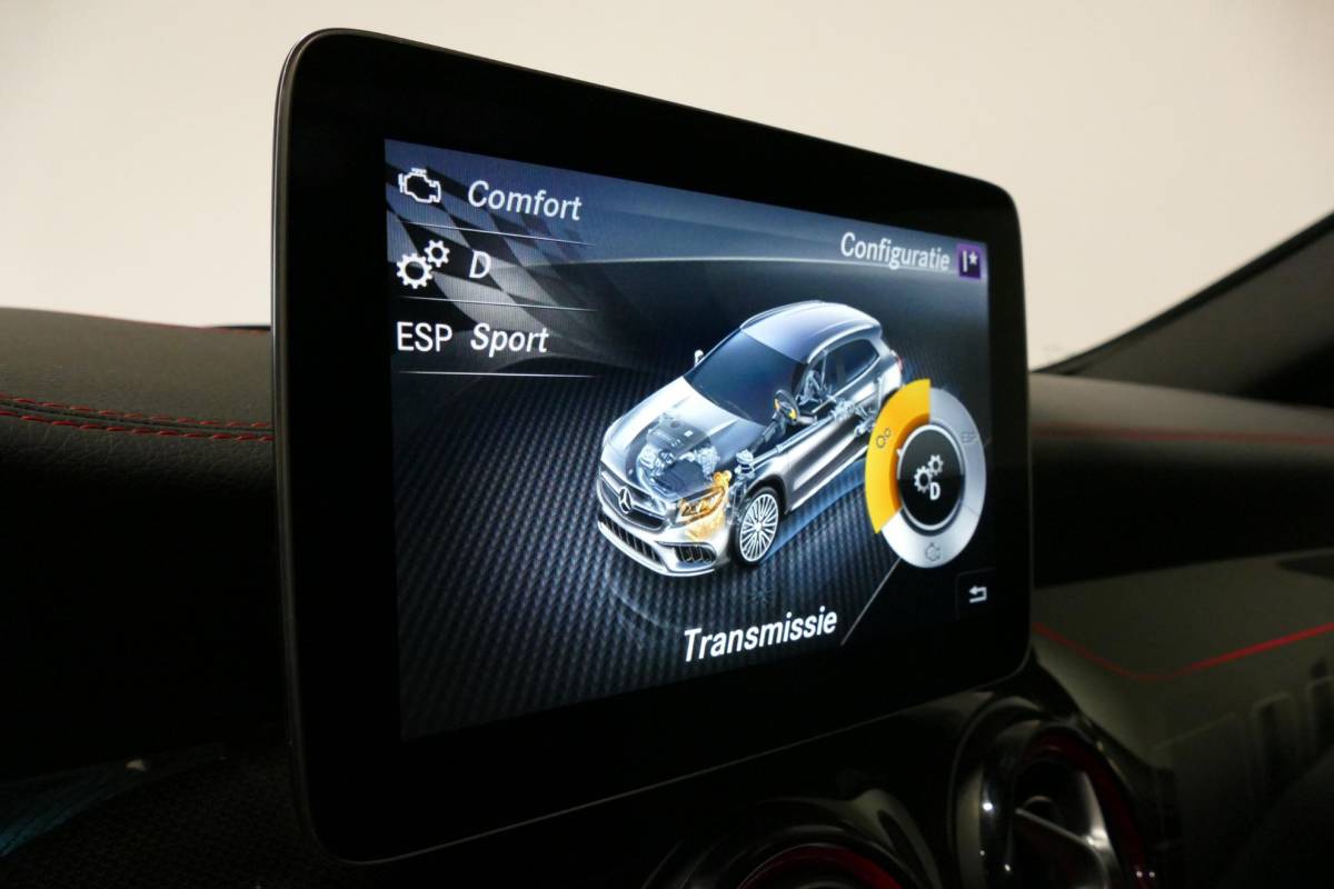Mercedes-Benz GLA Mercedes-Benz GLA-klasse AMG 45 4MATIC Premium Plus / UNIEK / Panoramadak / AMG Performance sport-uitlaat / Stoelverwarming / Achteruitrijcamera / LED High Performance koplampen / Cruise Control / 20” LMV / Rode remzadels