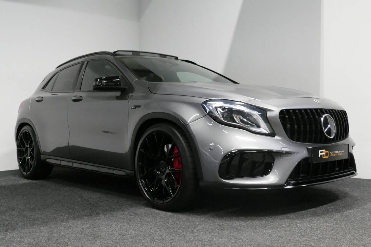 Mercedes-Benz GLA Mercedes-Benz GLA-klasse AMG 45 4MATIC Premium Plus / UNIEK / Panoramadak / AMG Performance sport-uitlaat / Stoelverwarming / Achteruitrijcamera / LED High Performance koplampen / Cruise Control / 20” LMV / Rode remzadels
