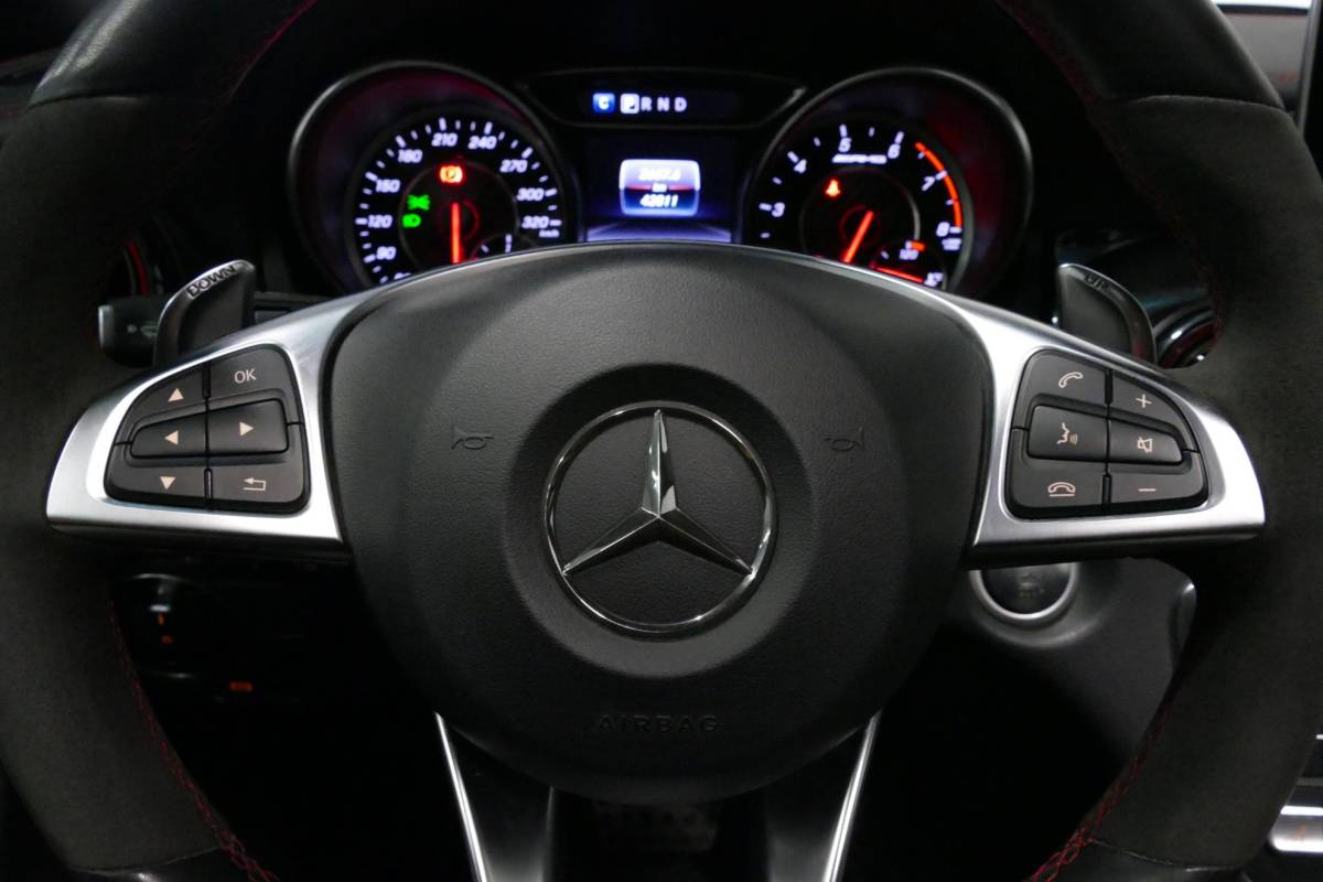 Mercedes-Benz GLA Mercedes-Benz GLA-klasse AMG 45 4MATIC Premium Plus / UNIEK / Panoramadak / AMG Performance sport-uitlaat / Stoelverwarming / Achteruitrijcamera / LED High Performance koplampen / Cruise Control / 20” LMV / Rode remzadels