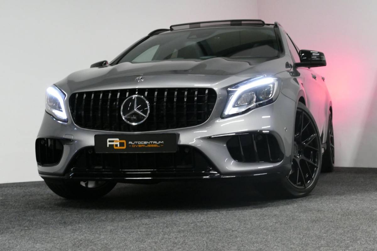Mercedes-Benz GLA Mercedes-Benz GLA-klasse AMG 45 4MATIC Premium Plus / UNIEK / Panoramadak / AMG Performance sport-uitlaat / Stoelverwarming / Achteruitrijcamera / LED High Performance koplampen / Cruise Control / 20” LMV / Rode remzadels