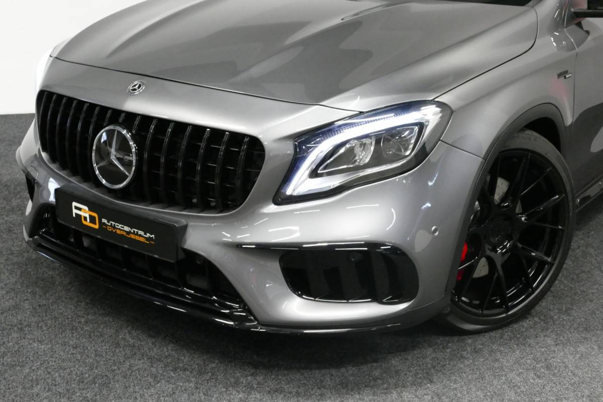 Mercedes-Benz GLA Mercedes-Benz GLA-klasse AMG 45 4MATIC Premium Plus / UNIEK / Panoramadak / AMG Performance sport-uitlaat / Stoelverwarming / Achteruitrijcamera / LED High Performance koplampen / Cruise Control / 20” LMV / Rode remzadels