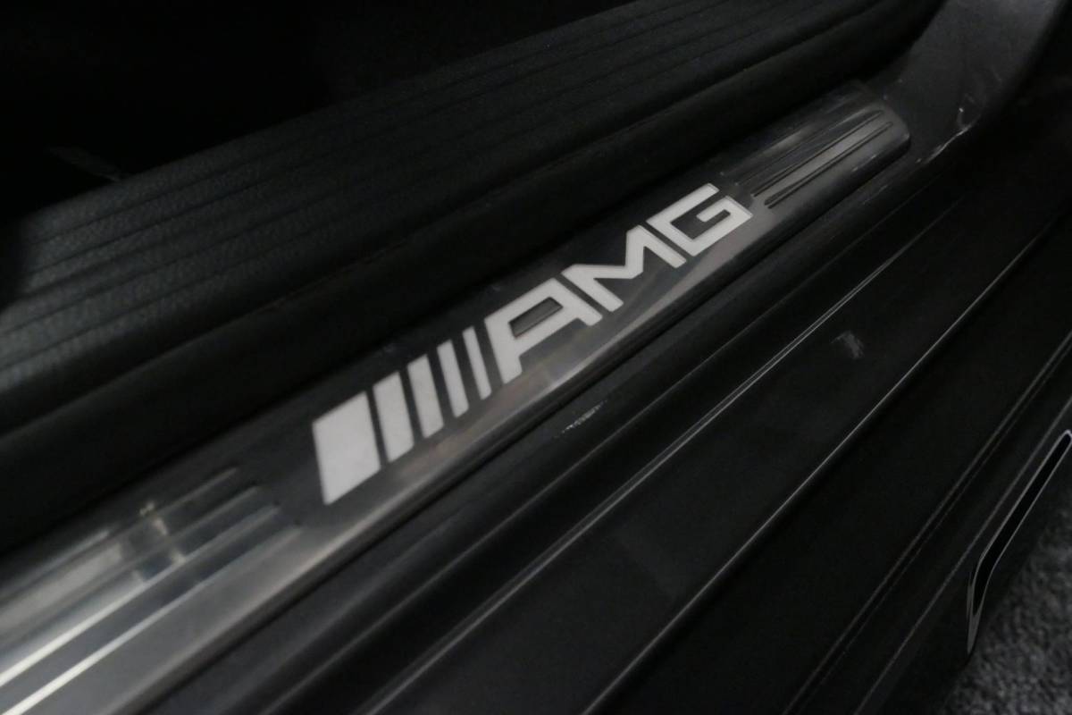 Mercedes-Benz GLA Mercedes-Benz GLA-klasse AMG 45 4MATIC Premium Plus / UNIEK / Panoramadak / AMG Performance sport-uitlaat / Stoelverwarming / Achteruitrijcamera / LED High Performance koplampen / Cruise Control / 20” LMV / Rode remzadels