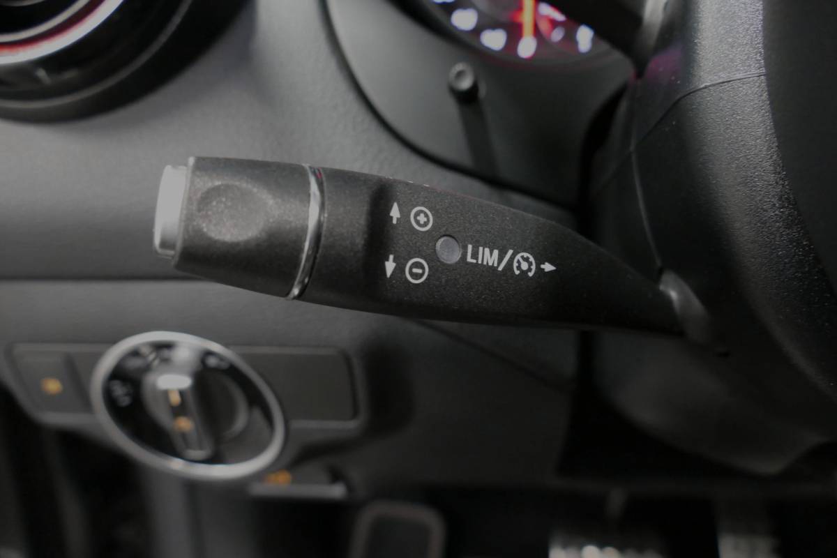 Mercedes-Benz GLA Mercedes-Benz GLA-klasse AMG 45 4MATIC Premium Plus / UNIEK / Panoramadak / AMG Performance sport-uitlaat / Stoelverwarming / Achteruitrijcamera / LED High Performance koplampen / Cruise Control / 20” LMV / Rode remzadels