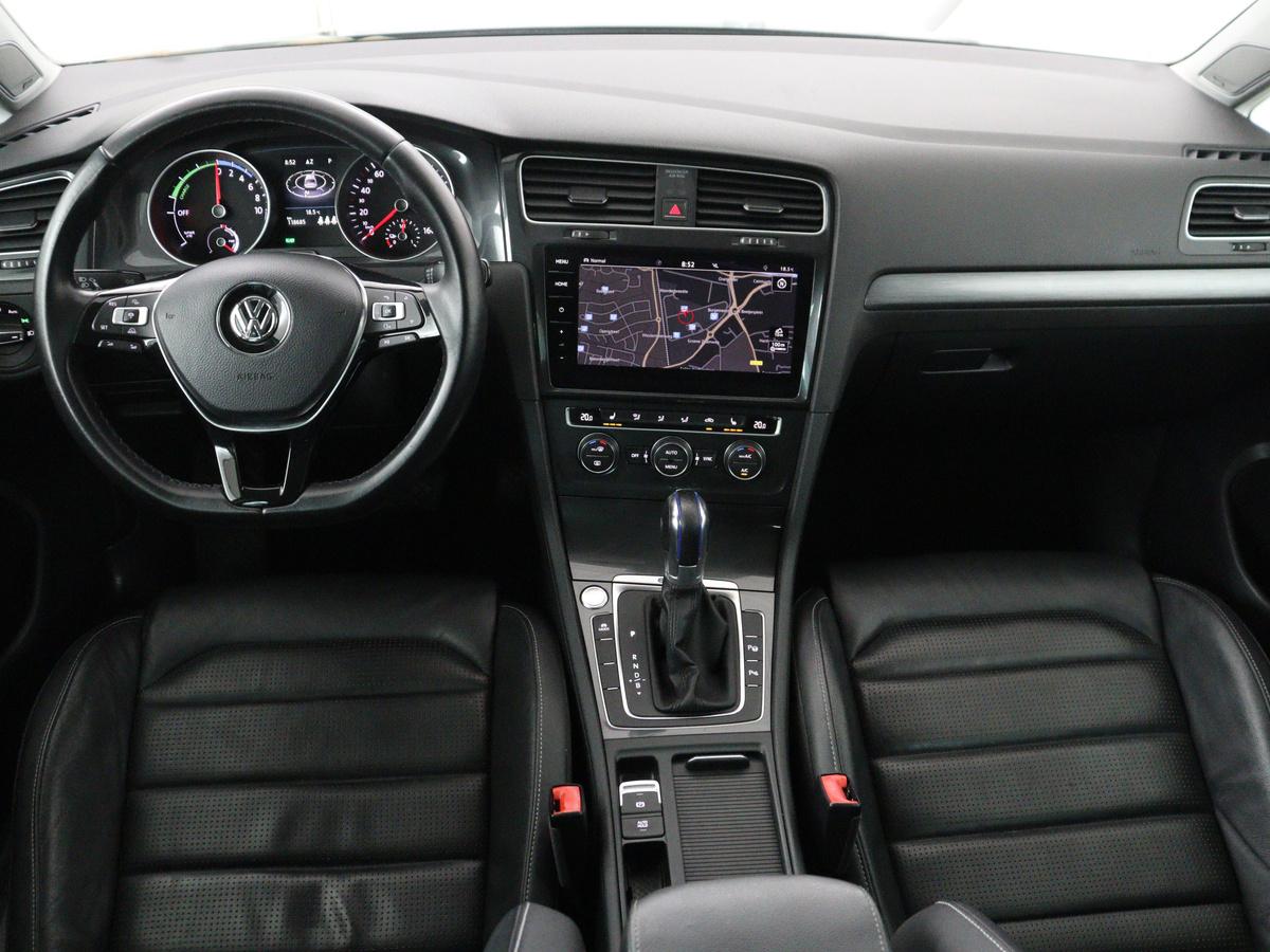 Volkswagen e-Golf Volkswagen e-Golf | SOH 91.3% | Leder | Dynaudio | Stoelverwarming | Adaptive cruise | Carplay | Navigatie | Park assist | Climate control | Xenon |