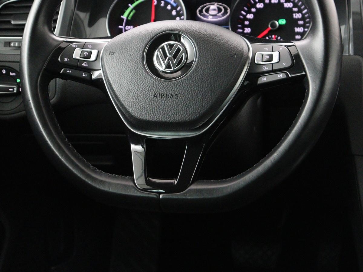Volkswagen e-Golf Volkswagen e-Golf | SOH 91.3% | Leder | Dynaudio | Stoelverwarming | Adaptive cruise | Carplay | Navigatie | Park assist | Climate control | Xenon |