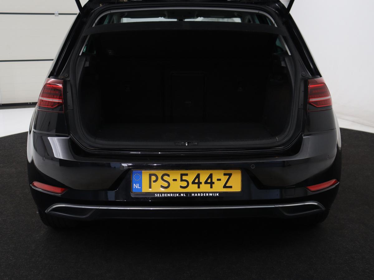 Volkswagen e-Golf Volkswagen e-Golf | SOH 91.3% | Leder | Dynaudio | Stoelverwarming | Adaptive cruise | Carplay | Navigatie | Park assist | Climate control | Xenon |