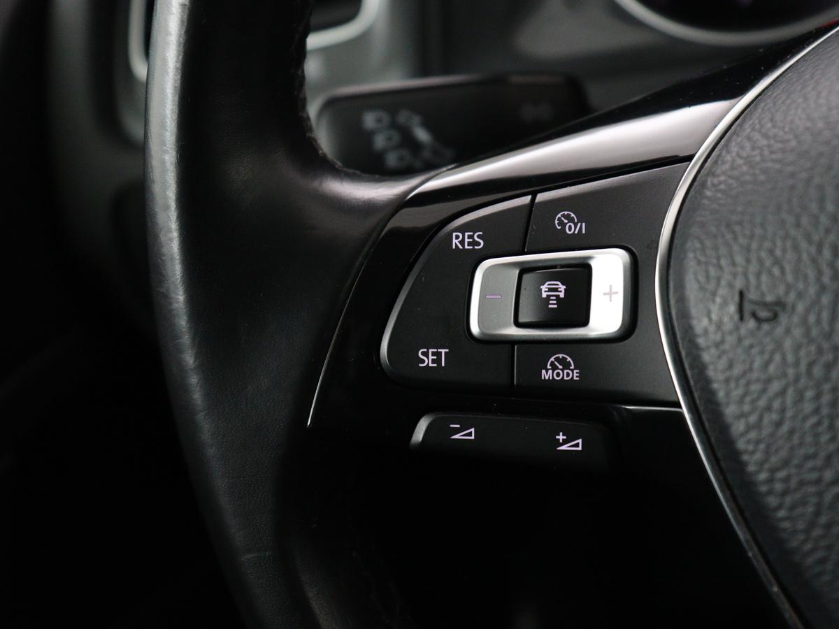 Volkswagen e-Golf Volkswagen e-Golf | SOH 91.3% | Leder | Dynaudio | Stoelverwarming | Adaptive cruise | Carplay | Navigatie | Park assist | Climate control | Xenon |