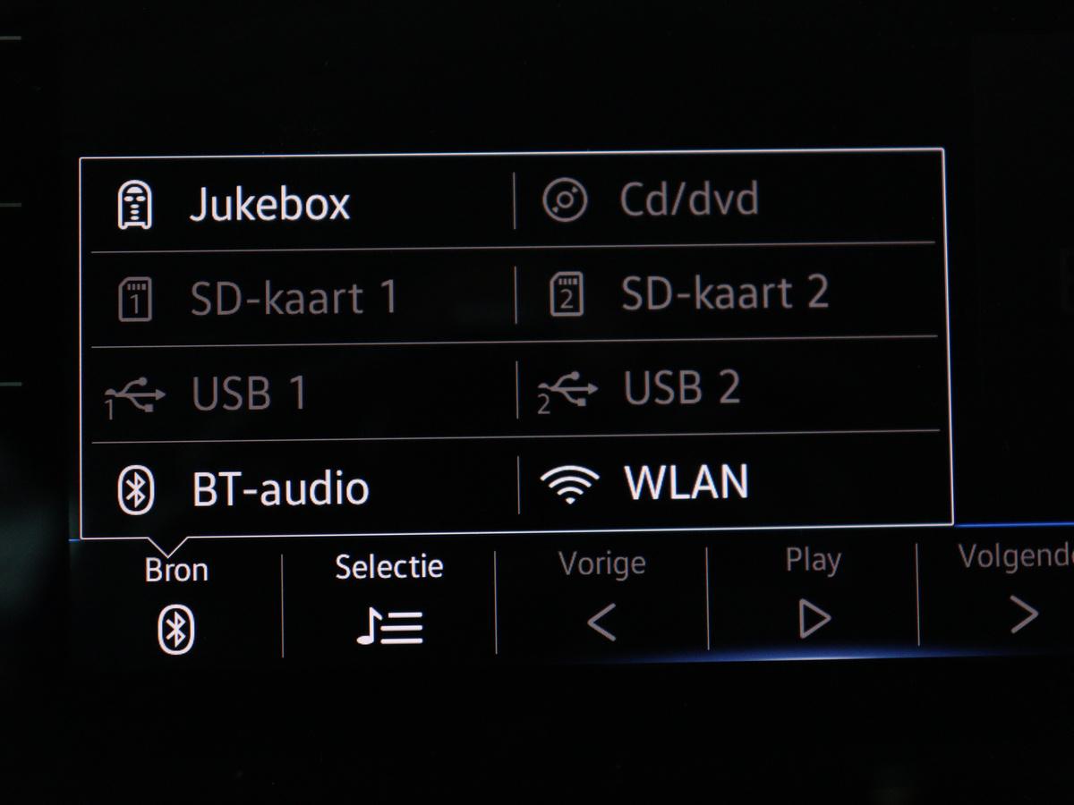 Volkswagen e-Golf Volkswagen e-Golf | SOH 91.3% | Leder | Dynaudio | Stoelverwarming | Adaptive cruise | Carplay | Navigatie | Park assist | Climate control | Xenon |