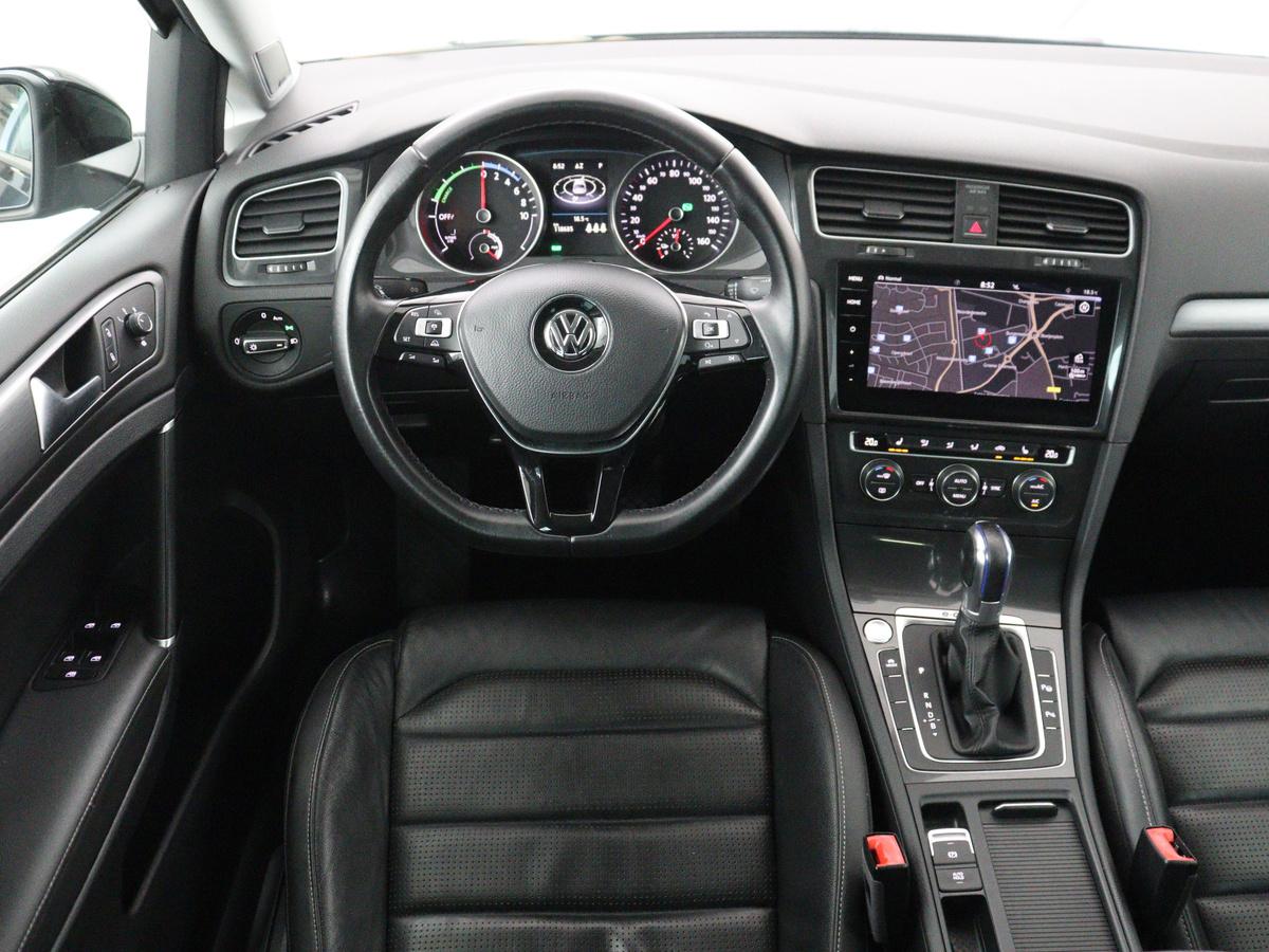 Volkswagen e-Golf Volkswagen e-Golf | SOH 91.3% | Leder | Dynaudio | Stoelverwarming | Adaptive cruise | Carplay | Navigatie | Park assist | Climate control | Xenon |